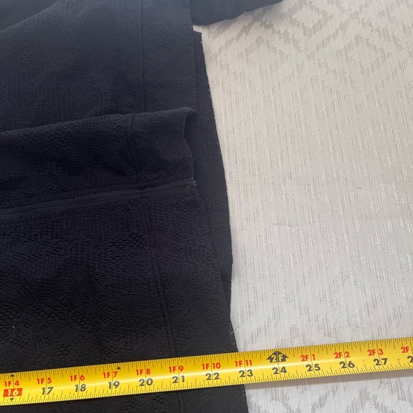 Lululemon In Depth Jacket Black Lace Cropped Size 10 - Picture 8 of 8